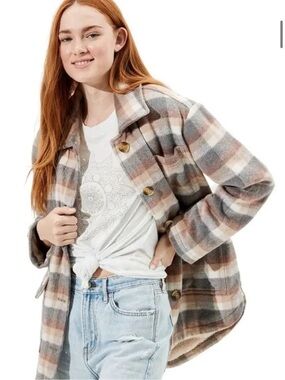 American Eagle plaid shacket with a sherpa lining Womens Size Small EUC